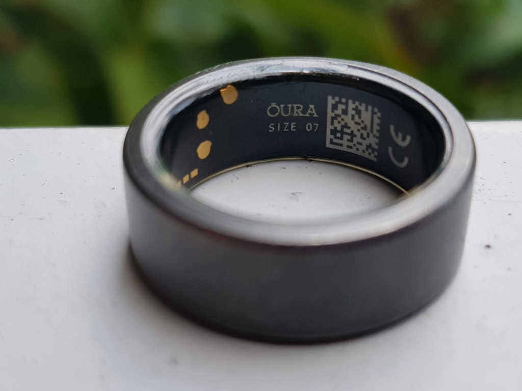 OURA Ring Gen 2 size: US 7 model: Heritage Stealth, Mobile 