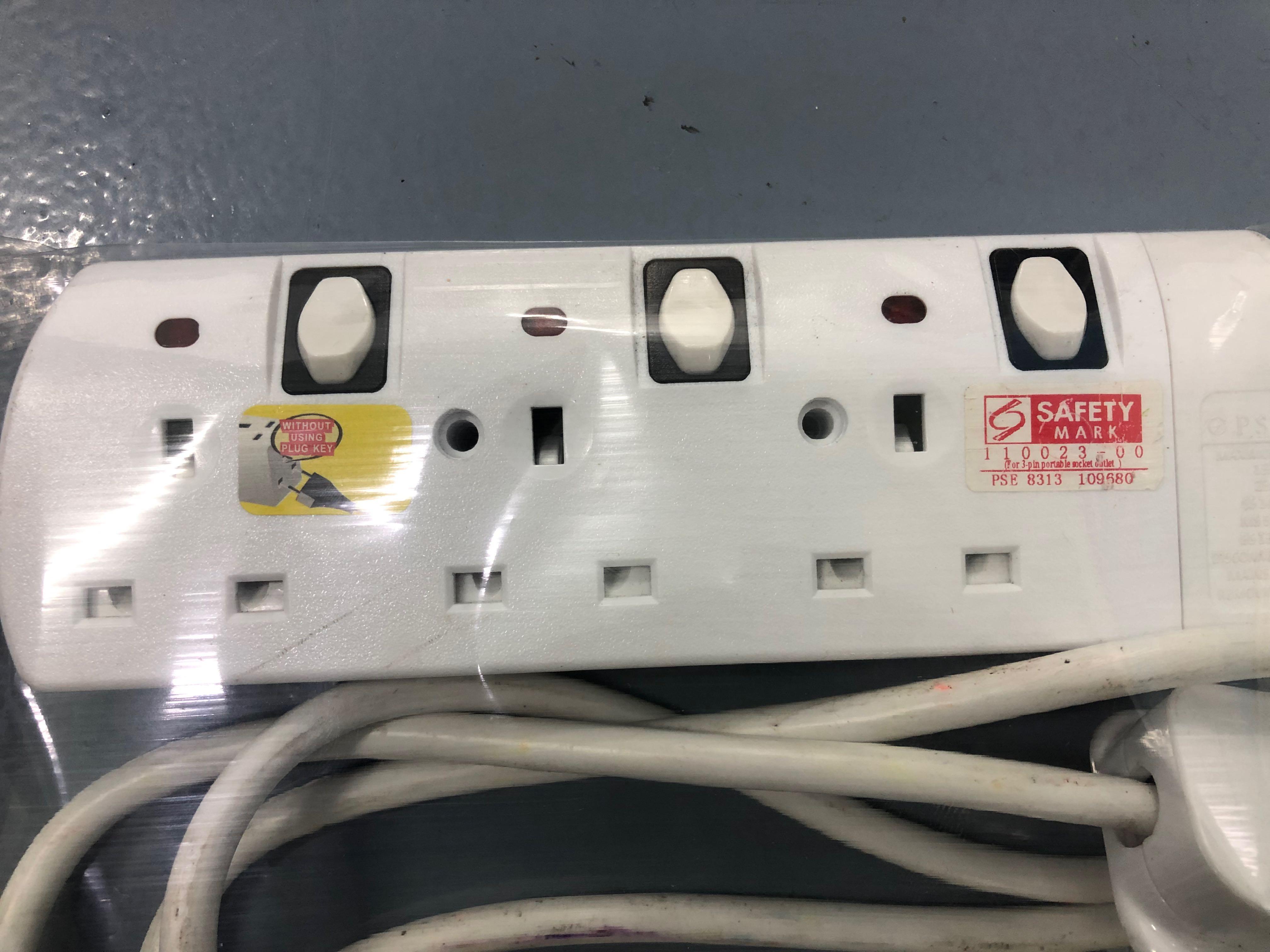 PSE Extension Wire 3Socket (Category: Electrical, Adaptors & Sockets) located in Kuala Langat. Submitted by taneupang74 (Listing ID 1151079574, Image 2). Description: -Safety Mark -3Way Extension -2M Cable -2Round Pin Plug In Applicable.
