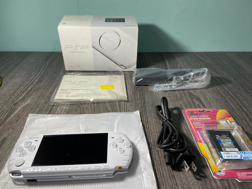 PSP Playstation Portable Pearl White PSP-3000 PW SONY Used in Japan Tested