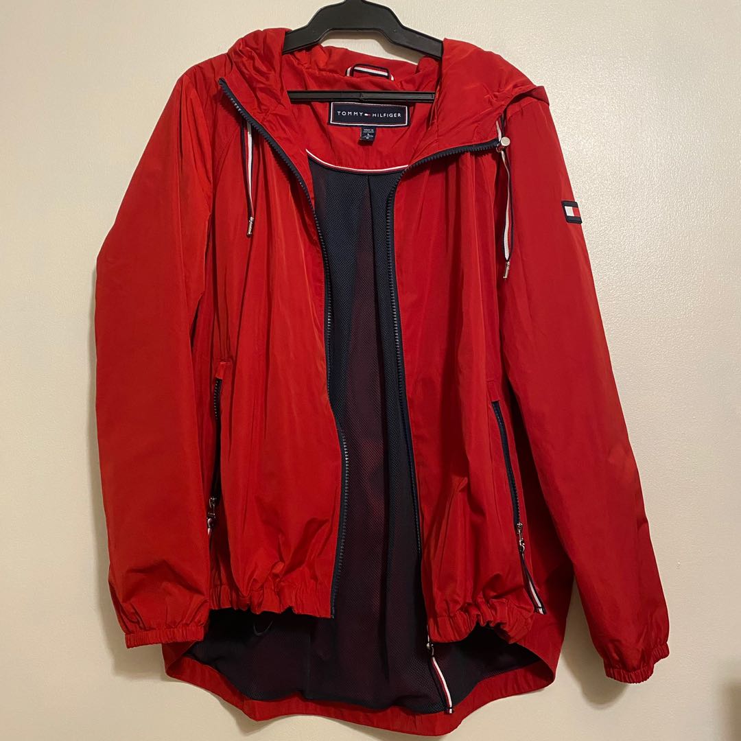 Tommy Hilfiger Iconic Hooded Windbreaker Jacket, Women's Fashion, Coats,  Jackets and Outerwear on Carousell
