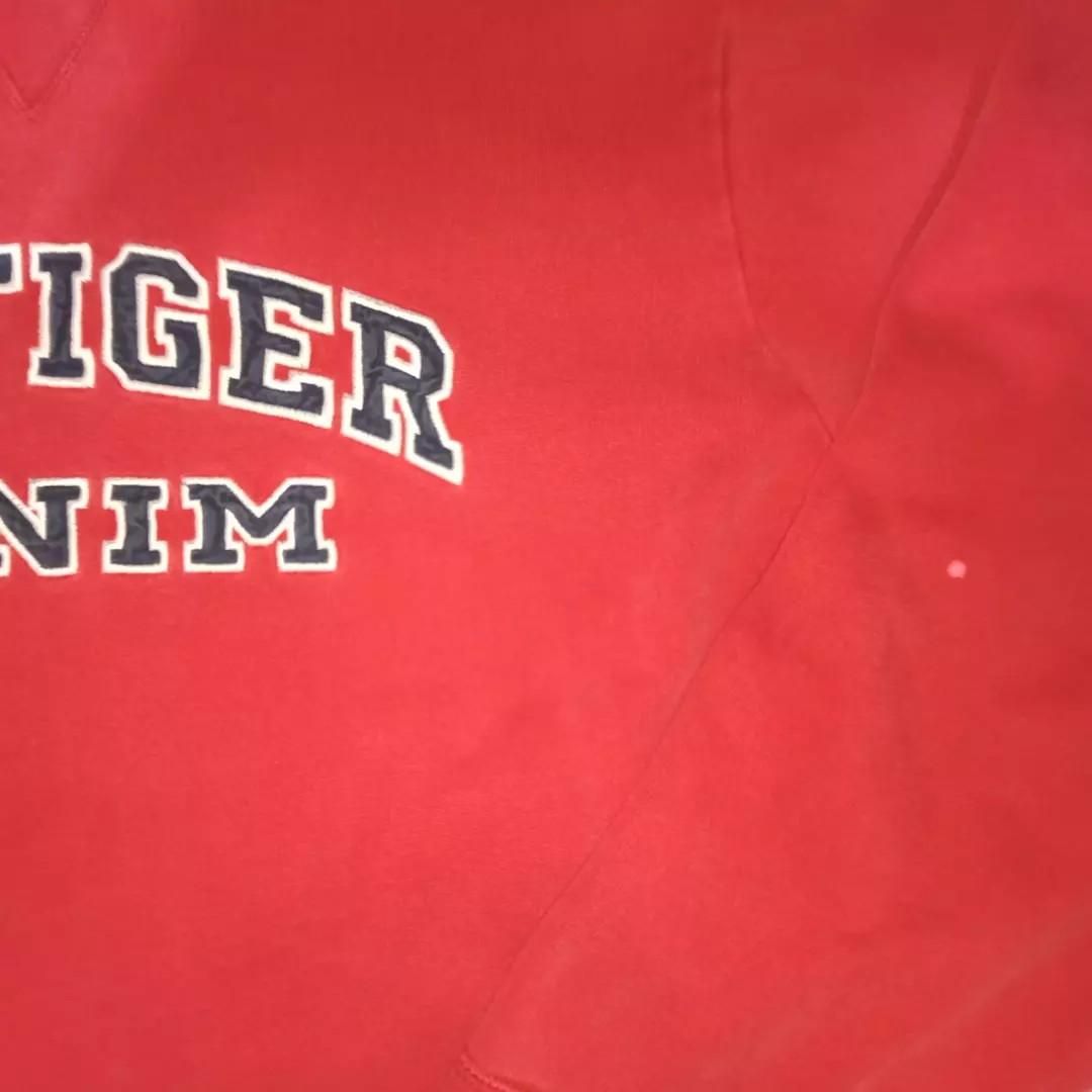 vintage tommy hilfiger oversized sweater (Category: Coats, Jackets and Outerwear) located in Mabalacat. Submitted by catwoni3 (Listing ID 1151186731, Image 2). Description: 💌 fits l 💌 mop: gcash only 💌 mod: j&t or gogo xpress only.