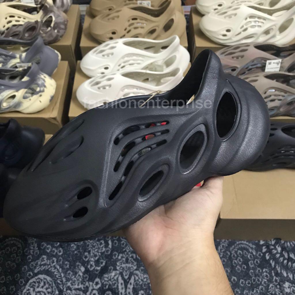 Yeezy Foam Runner Onyx, Men's Fashion, Footwear, Flipflops and Slides on  Carousell