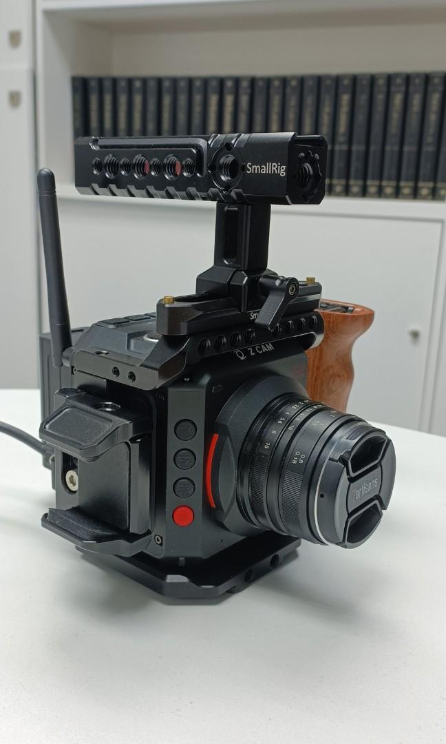 Zcam E2 （分類：相機）位於 Hong Kong。 由 ringo201122 提交（商品編號 1151116213，圖片 3）。簡介： Z CAM E2 機身 行貨 功能強勁，4K 160fps 2019年購自四寶，但冇keep單，齊盒齊配件，只用過不夠十次，因不慣手動對焦所以少用 連small rig cage, ssd mount，smallrig木手柄 機能強勁，用sonyNP電續航力強（最少三小時攝錄 -ProRes 4:2:2 HQ, ProRes 4:2:2, ProRes 4:2:2 LT -通過HDMI輸出在Ninja V 5寸HDR監視器可外錄12-bit ProRes RAW格式 -4K @160fps*視頻錄製, 10 比特顏色位深 -4/3" WDR CMOS 圖像傳感器 -13~15 檔動態範圍,WDR 模式可升至 16 檔 -ZRAW (partial debayer) -經認證授權的 Apple ProRes 編碼格式 -使用 iOS App 進行實