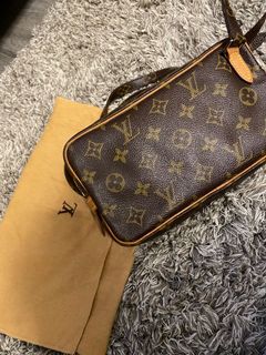 （分類：）位於 。 由 notabcisdef 提交（商品編號 1151329983，圖片 1）。簡介： 。