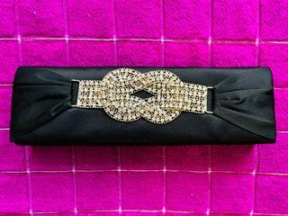 Anna Cecere black clutch