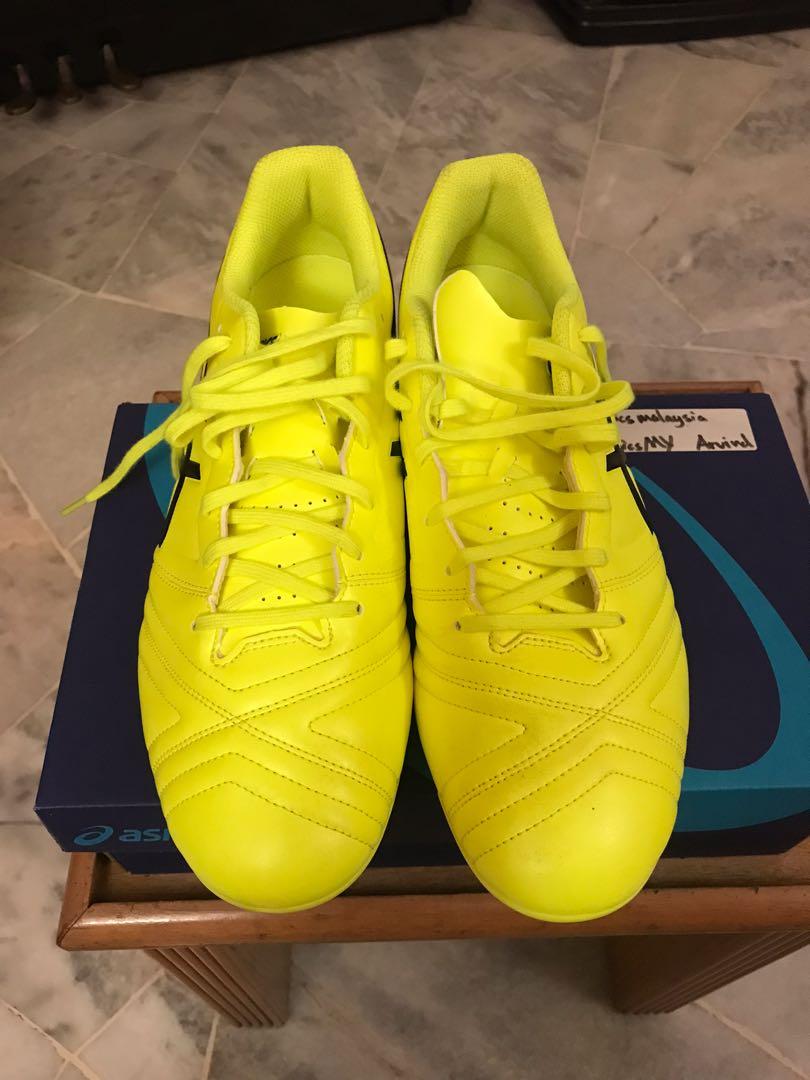 ASICS ULTREZZA CLUB Football Boots on Carousell