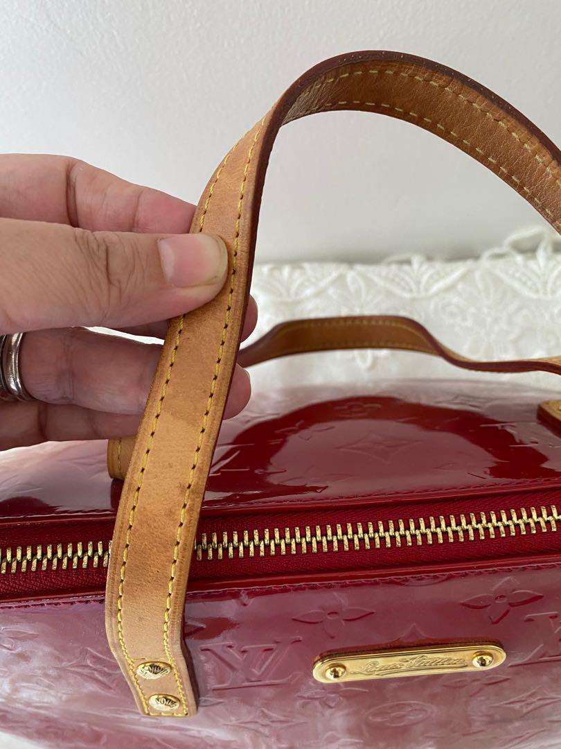 Authentic LV (Category: Luxury Bags & Wallets) located in Muntinlupa City. Submitted by obsession2shop (Listing ID 1151198697, Image 2). Description: Authentic LV w/ dustbag 8/10 P21,000.