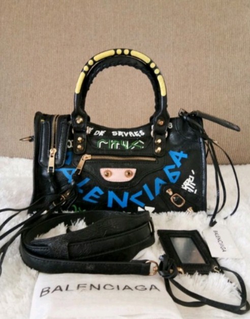 harga tas balenciaga graffiti