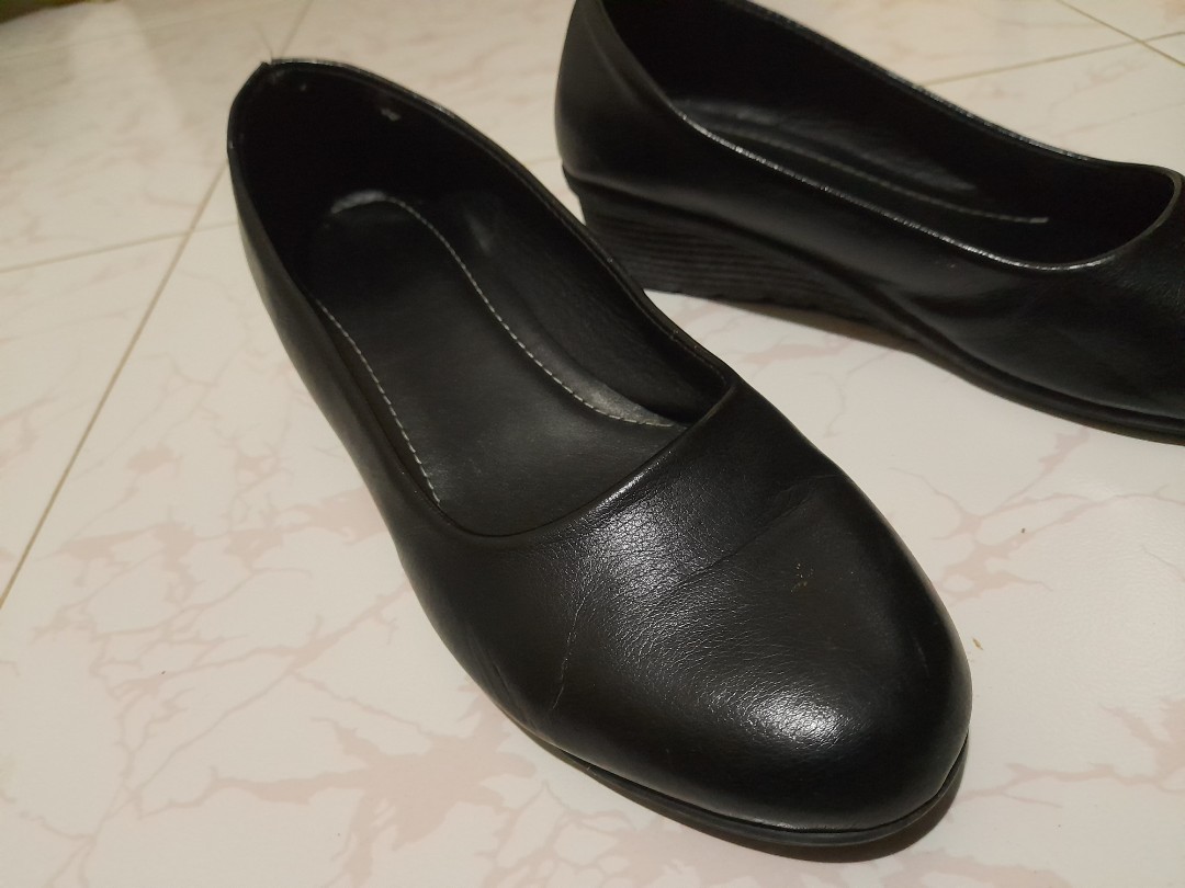 Covered shoes clearance for work