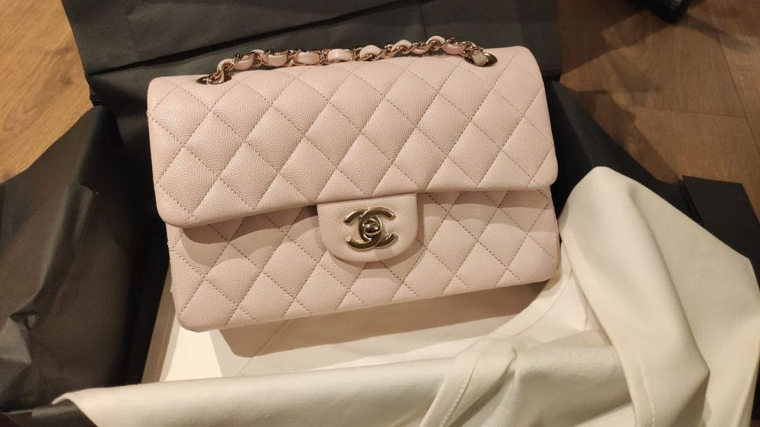 RARE !!! BNIB Chanel 22P Light Pink Coco Clutch on Chain Mini Flap, Women's  Fashion, Bags & Wallets, Cross-body Bags on Carousell