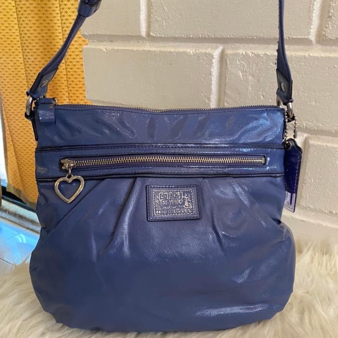 Coach sling, Women's Fashion, Bags & Wallets, Cross-body Bags on Carousell