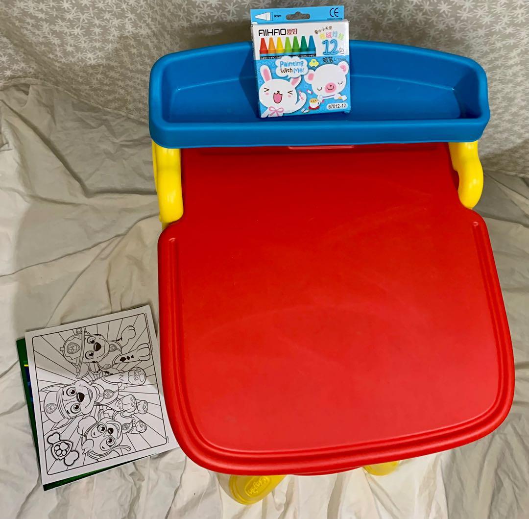 Crayola Play n Fold 2 in 1 Art Studio Easel Desk and chair. Free paw