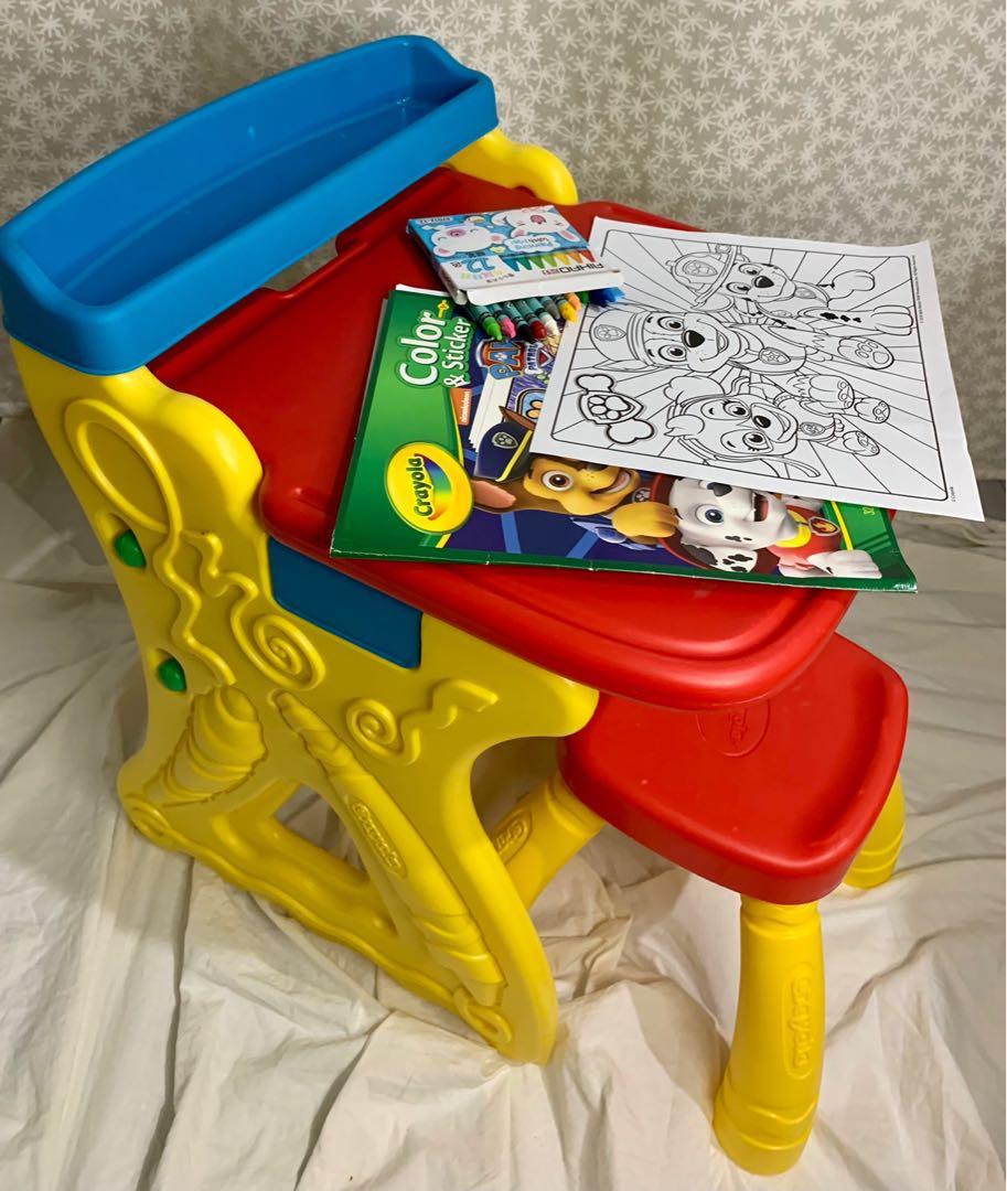 Crayola Play n Fold 2 in 1 Art Studio Easel Desk and chair. Free paw