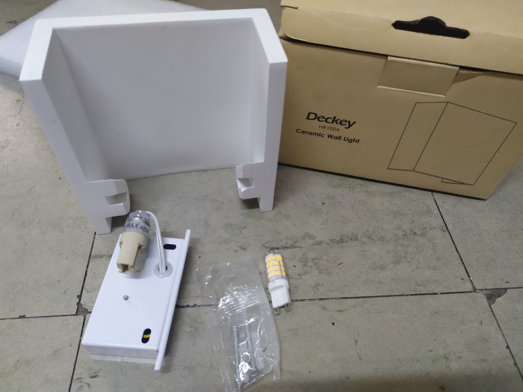 DECKEY HR1004 ceramic wall light, TV & Home Appliances, Other Home ...