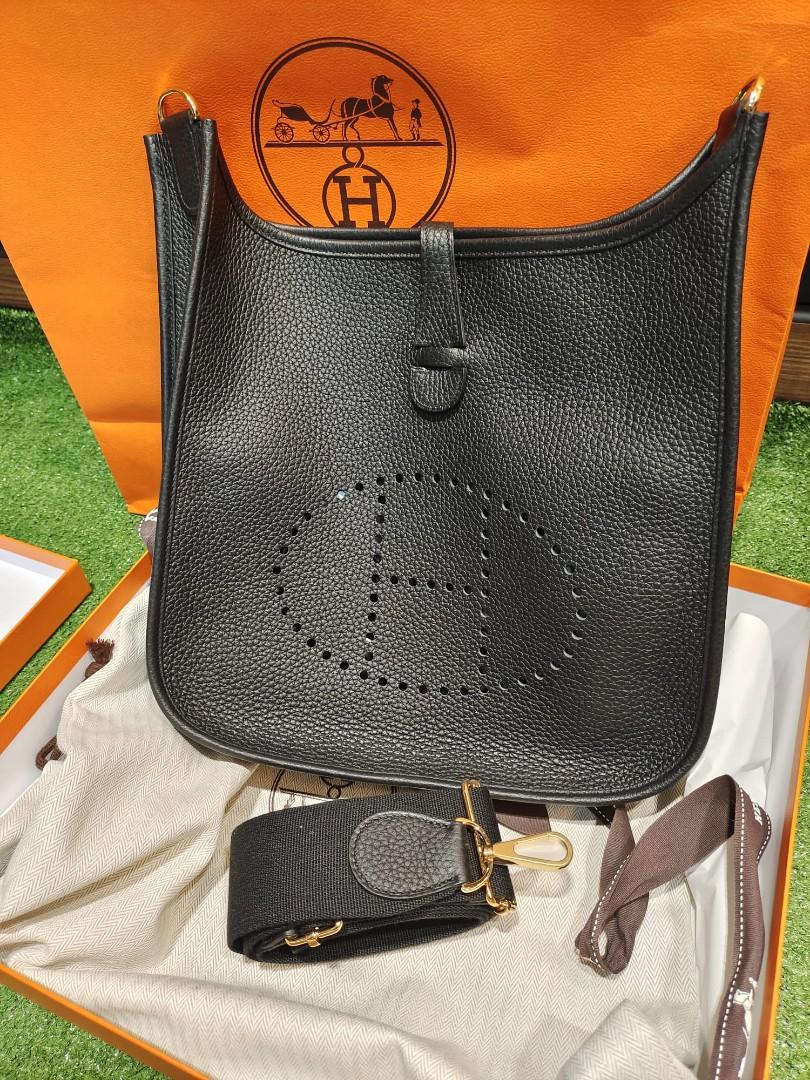 Couture Studio Online on X: HERMES KELLY 50 CM ORANGE CLEMENCE LEATHER  TRAVEL BAG WITH SHOULDER STRAP, only used a few times and in wonderful  condition.  See link to my store