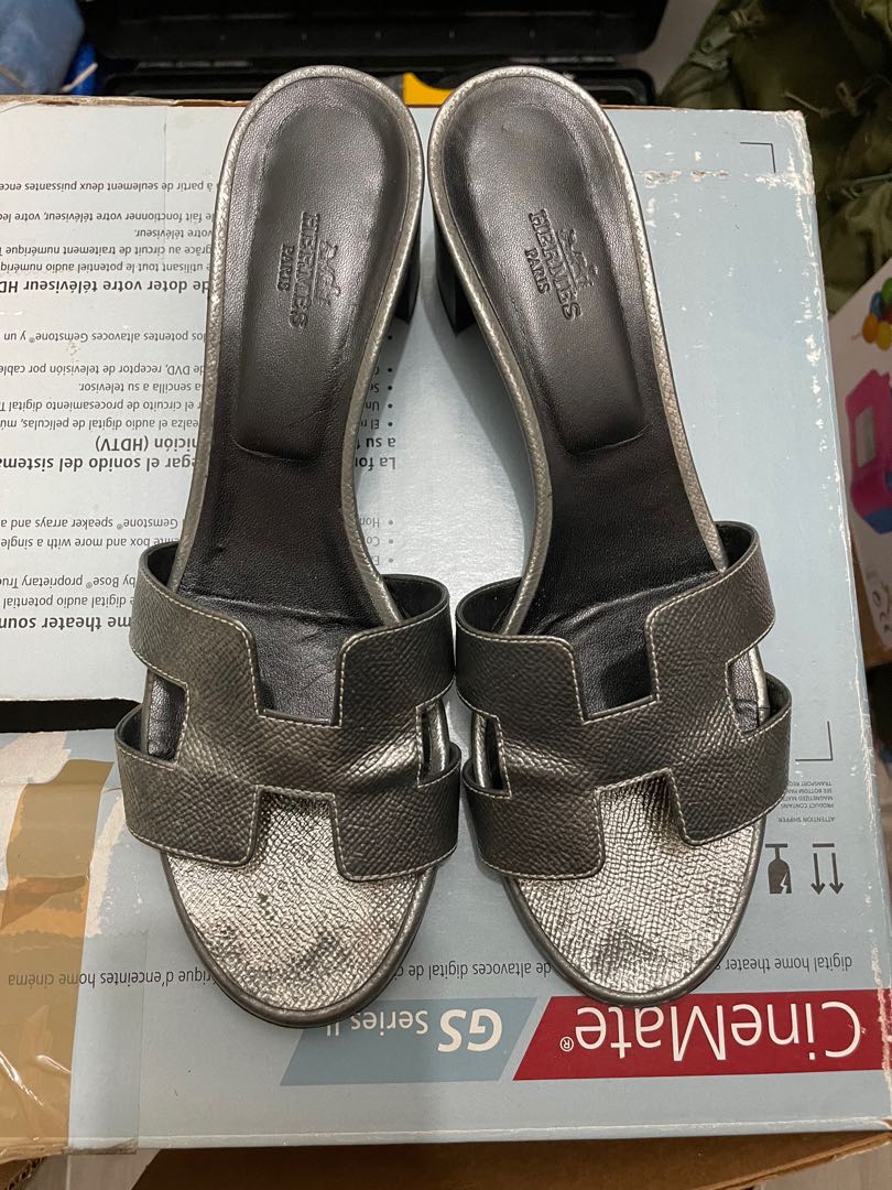 Hermes oasis, Women's Fashion, Footwear, Flats & Sandals on Carousell