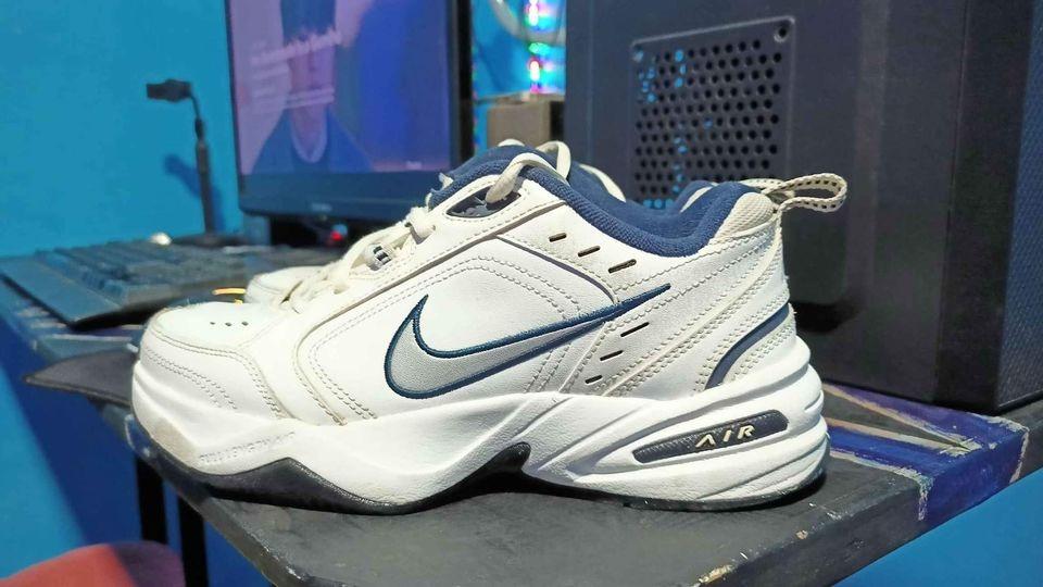 Women's nike hotsell monarch