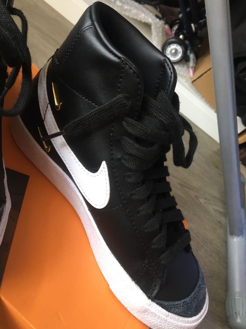 NIKE Blazer Mid 77 SE, Women's Fashion, Footwear, Sneakers on Carousell