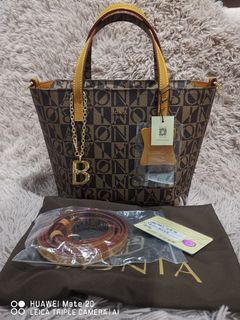 (Category: ) located in . Submitted by Handbags_90 (Listing ID 1149783491, Image 1). Description: .