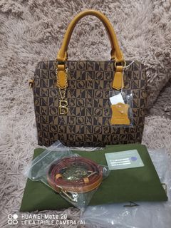 (Category: ) located in . Submitted by Handbags_90 (Listing ID 1149783759, Image 1). Description: .