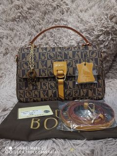 (Category: ) located in . Submitted by Handbags_90 (Listing ID 1146141553, Image 1). Description: .