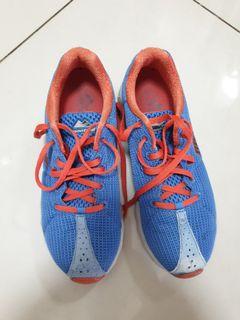 Running shoes size 6.5