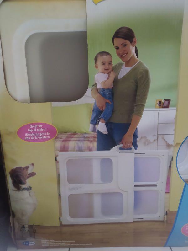 Safety 1st perfect fit safety gate, Babies & Kids, Others on Carousell