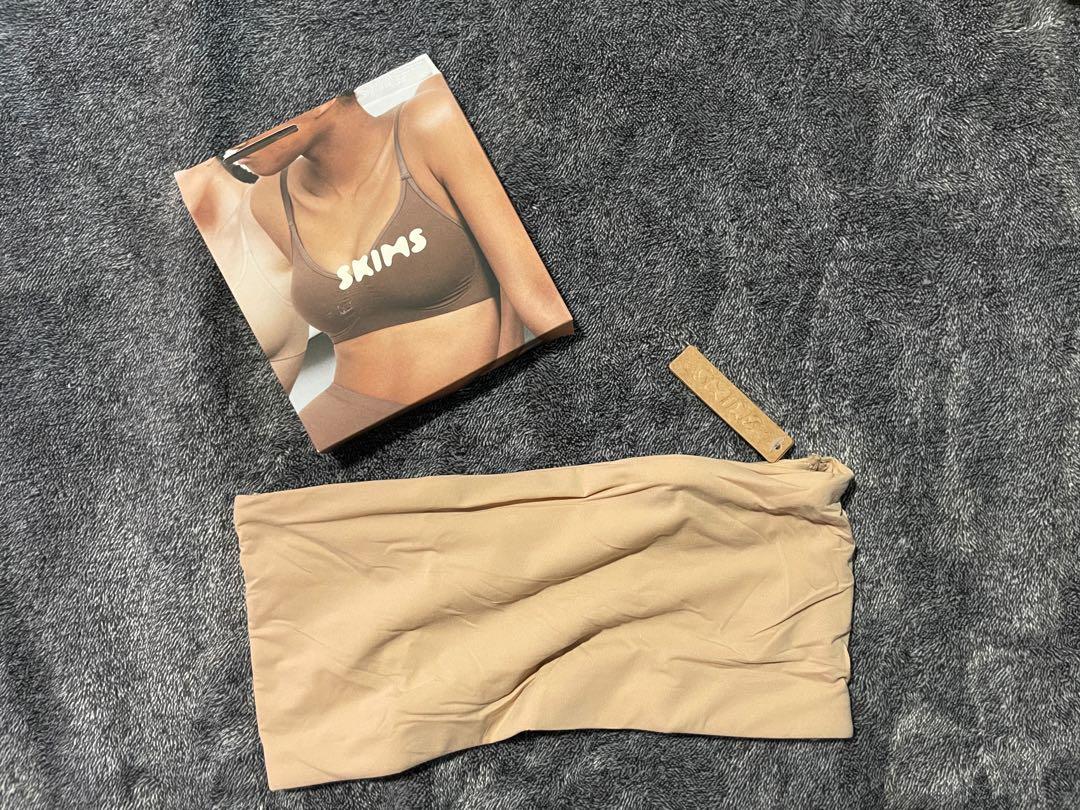 Skims fits everybody bandeau bra small clay color nude, Women's Fashion,  Undergarments & Loungewear on Carousell