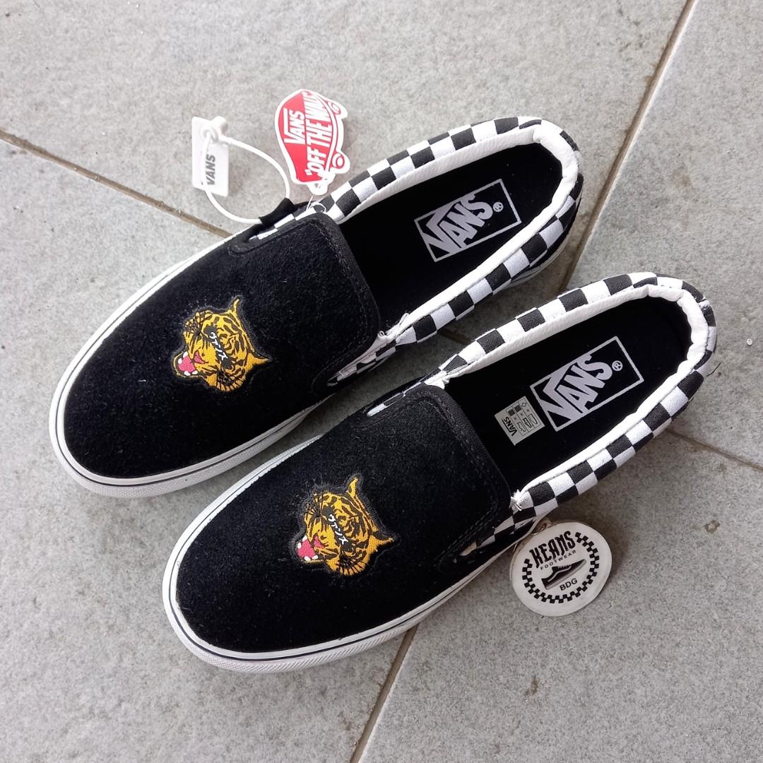 vans slip on tiger check
