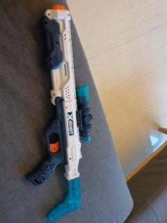 Zuru X Shot hawk eye gun