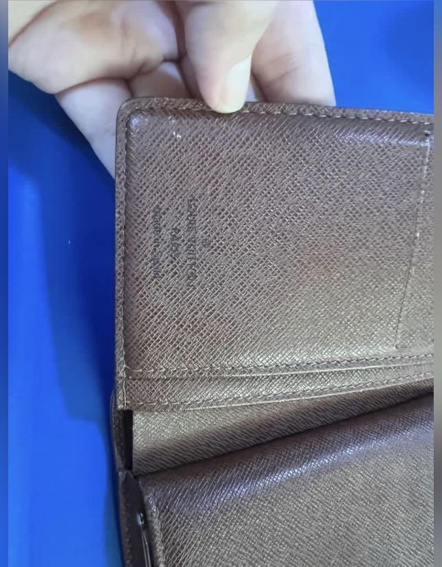 Authentic Louis Vuitton Bi-fold Vintage Wallet (Category: Luxury Bags & Wallets) located in Makati City. Submitted by bernic.e (Listing ID 1151449450, Image 2). Description: Rfs: Declutter With code Disclaimer: *No box and dust bag *bought it from an online seller.