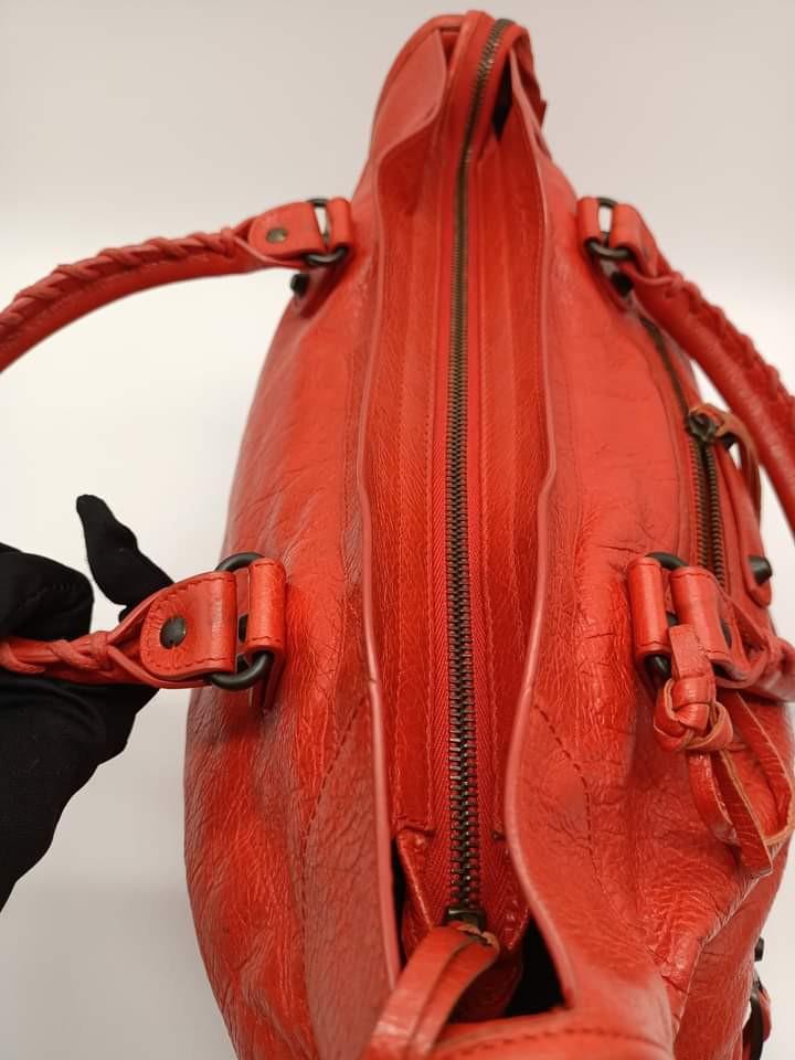 Balenciaga Regular City Bag (Category: Luxury Bags & Wallets) located in Manila. Submitted by bagislifeshop (Listing ID 1151413809, Image 3). Description: ▪️Balenciaga Regular City Bag▪️ ☑️Available in Bacolod ✅Material: red-orange lambskin leather ✅Condition: 8.8/10 ✅Inclusion: dustbag, cards and short strap.