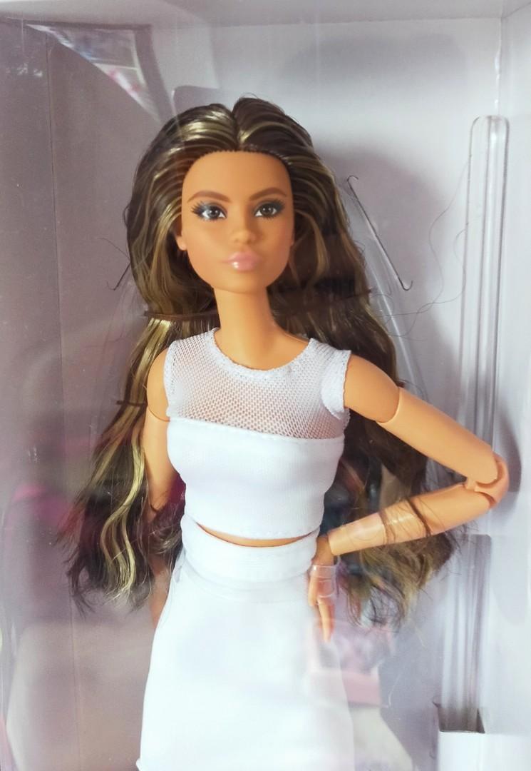 Barbie Signature Looks Doll Wavy Hair) Fully Posable Fashion
