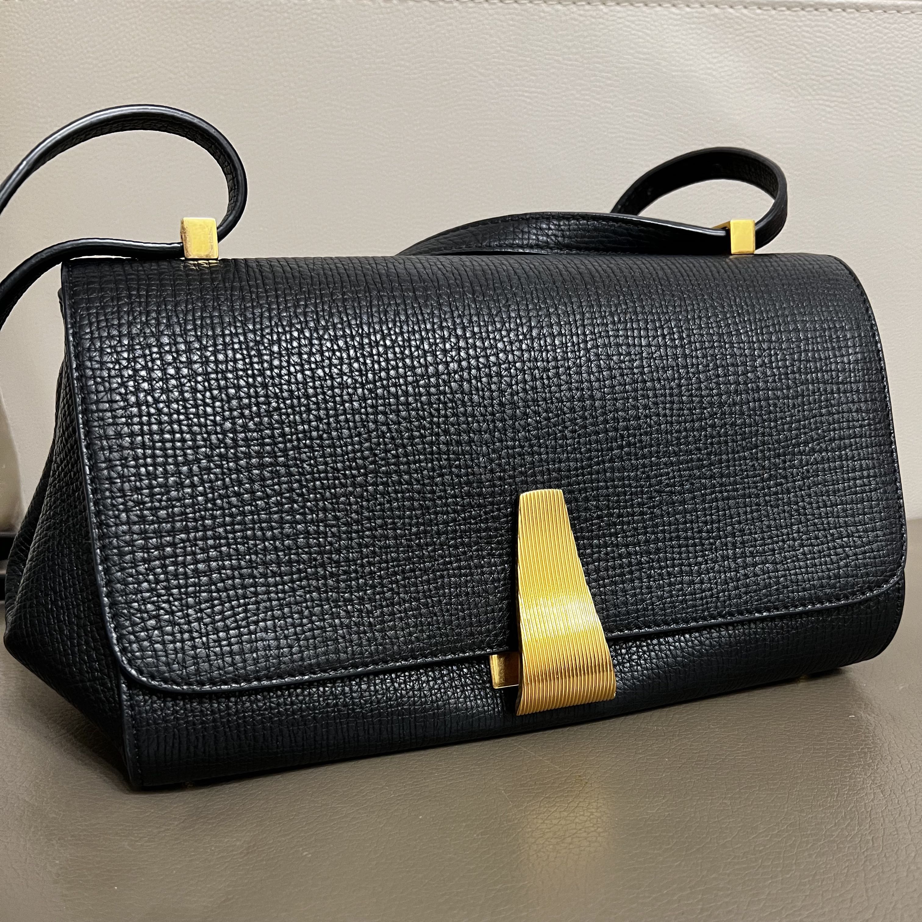 Bv angle leather bag Bottega Veneta Navy in Leather - 22479813