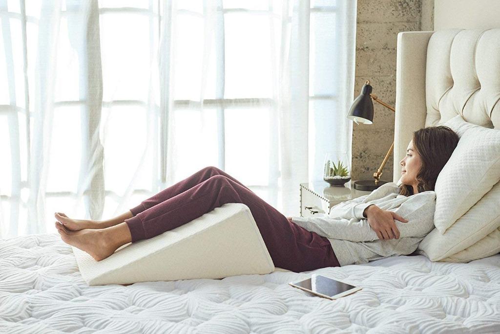 Brentwood Home Zuma Therapeutic Foam Bed Wedge Pillow, Beige, 7Inch