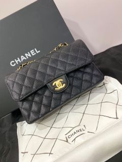 (Category: ) located in . Submitted by SGLuxuryCouture (Listing ID 1151500809, Image 1). Description: .