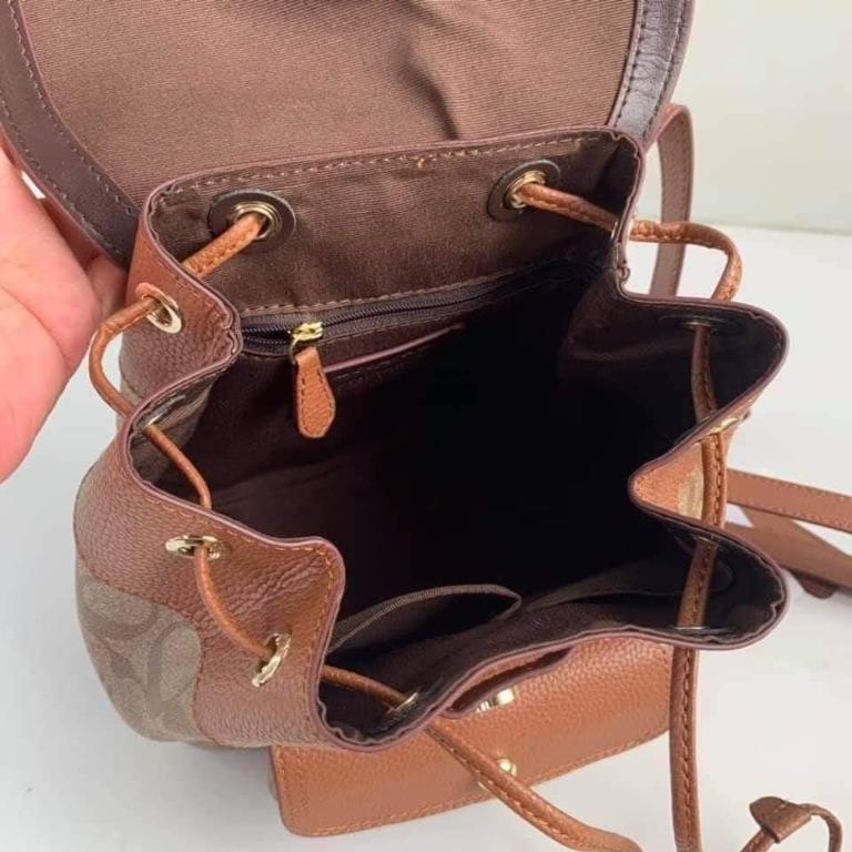 Coach Pennie Backpack 22 in Signature Canvas - Khaki, Women