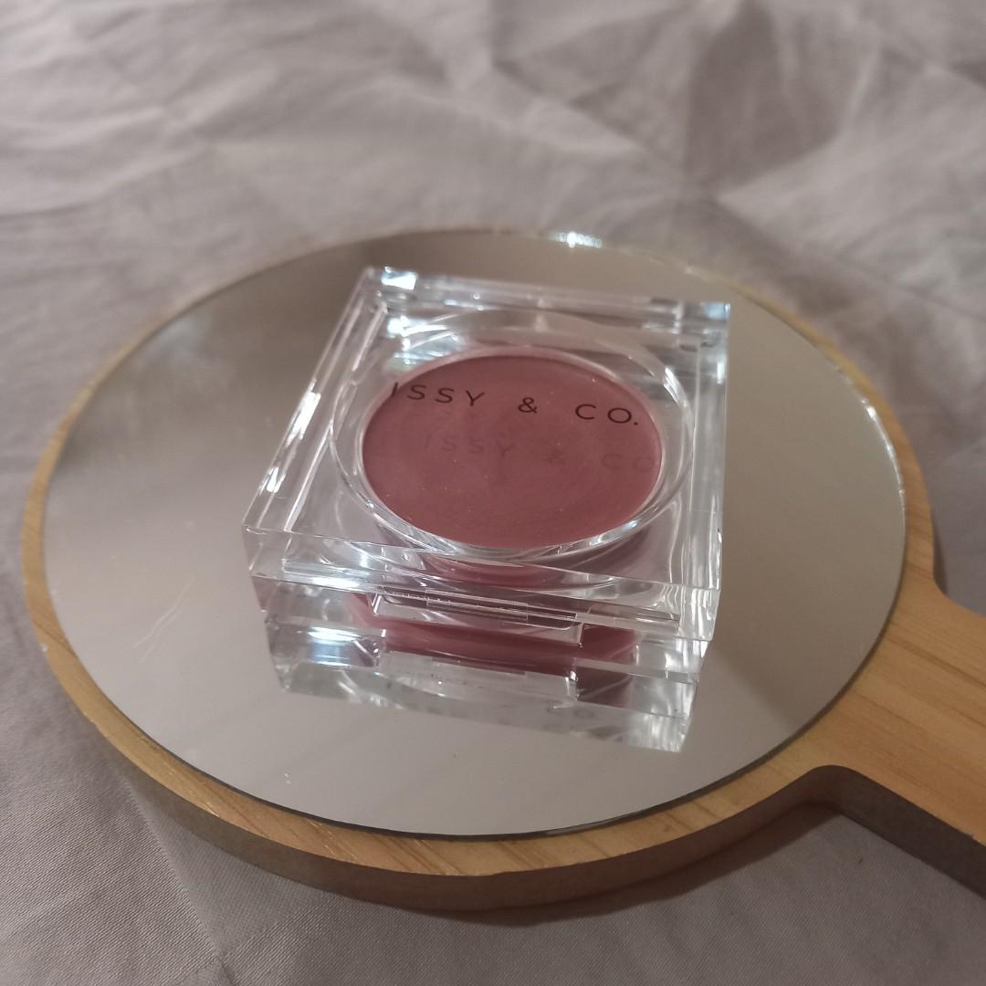 Issy & Co. Créme Blush in Stunner (Category: Makeup) located in Quezon City. Submitted by janideclutters (Listing ID 1151481792, Image 1). Description: Used for a couple of times only RFS: I didn't like the small specs of glitter.