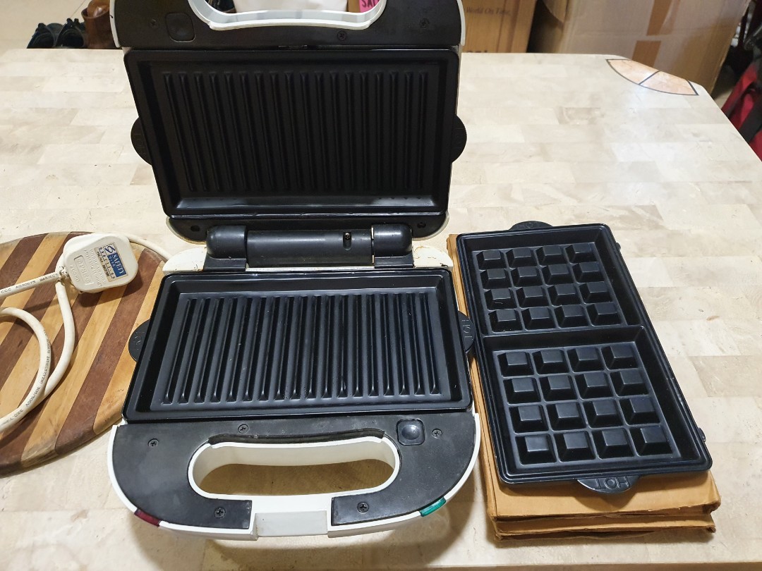 waffle iron with reversible plates