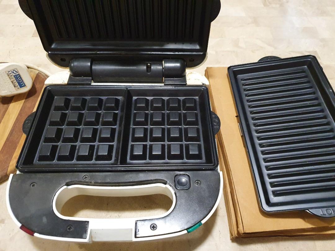 waffle iron with reversible plates