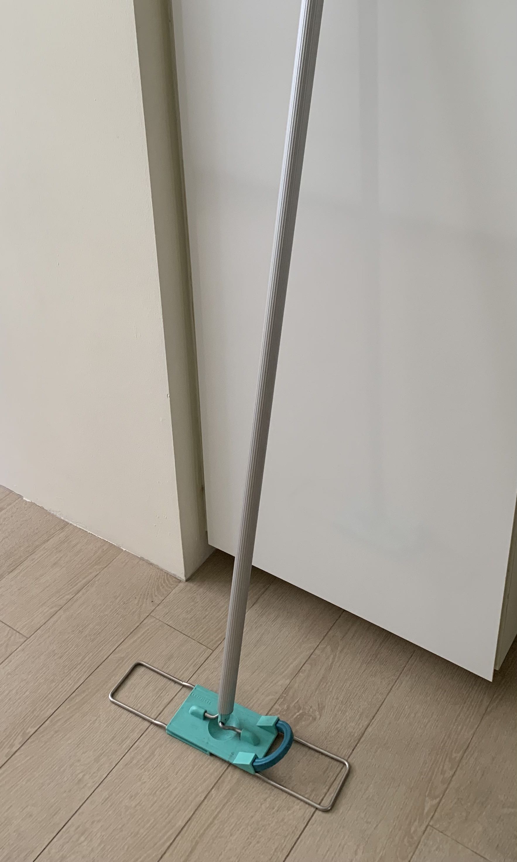 LEIFHEIT Profi mop stick, Furniture & Home Living, Cleaning & Homecare