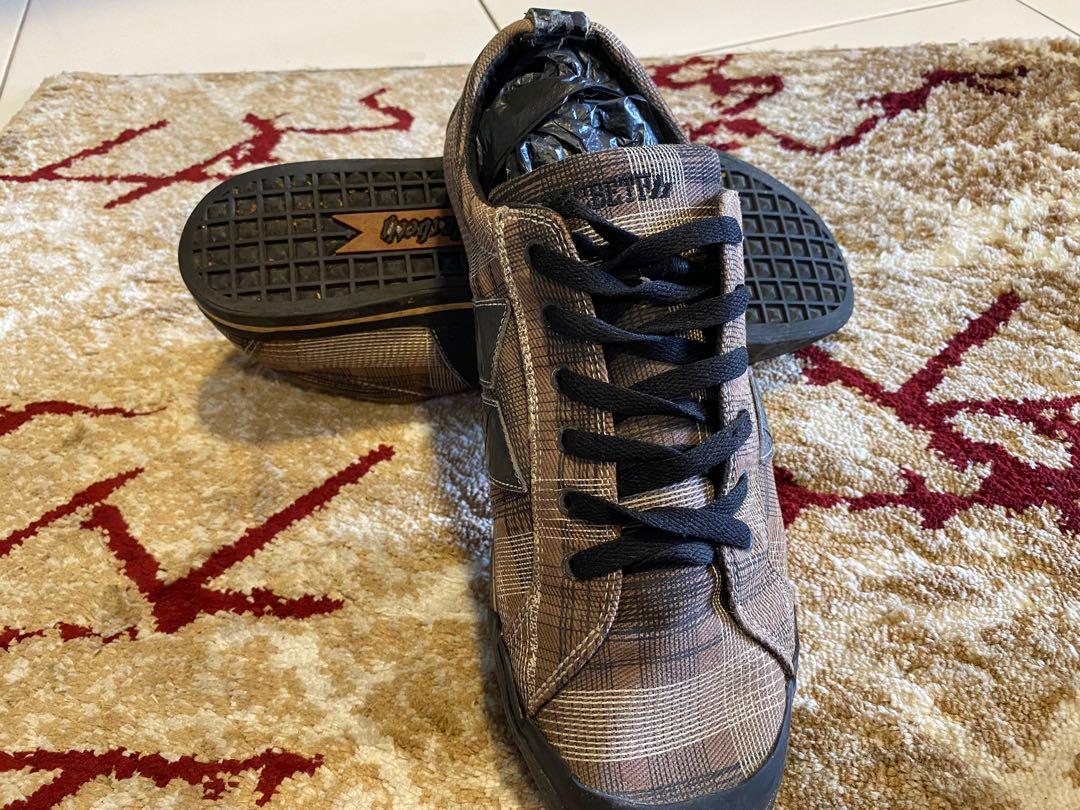 Macbeth (Category: Sneakers) located in Shah Alam. Submitted by artcallingstore (Listing ID 1151424679, Image 3). Description: Macbeth - Collector Shoes - Condition 7/10 - UK 10 - well Used - COD shah alam P/s : skate nikesb adidas hurley carhatt band slingbag pouchbag nixon emerica nike menwatch skate streetwear adidas swatch omega watch bigwatch toymachine dc gshock g-shock band xxl xl pouchbag uk11 uk10 macbeth asics .