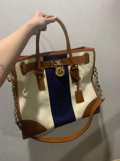 jet set medium printed logo smartphone crossbody bolsa