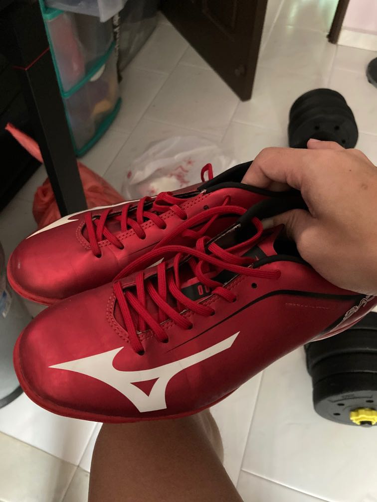 mizuno soccer shoe