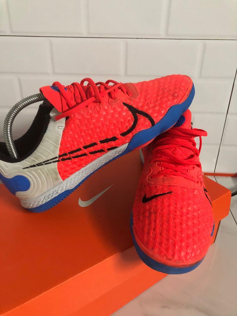 Nike gato React Futsal on Carousell