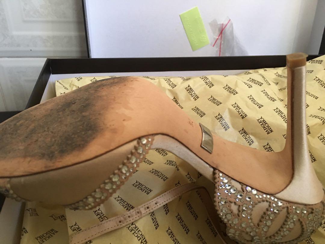 Pre owned like new condition Badgley Mischka Roxy Ankle Strap