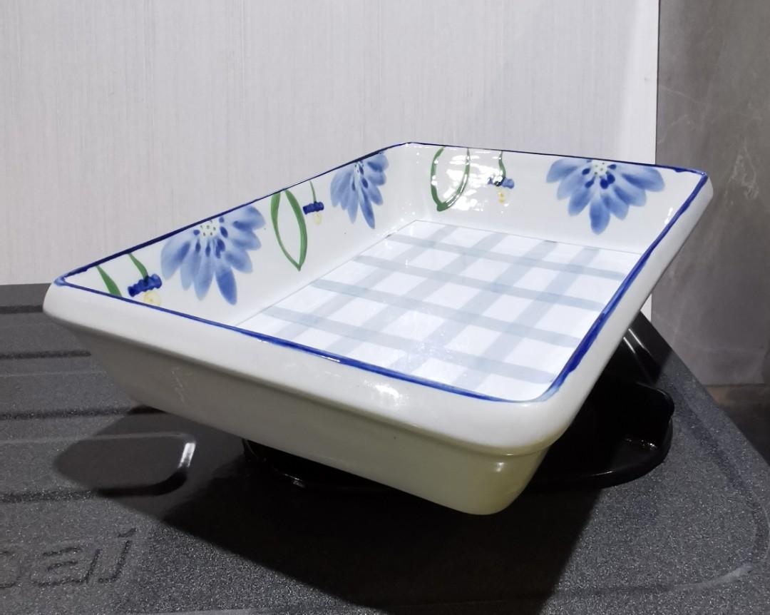 Rectangular Ceramic Serving Dish (Category: Other Kitchenware & Tableware) located in Quezon City. Submitted by geesfind (Listing ID 1151483379, Image 1). Description: Rectangular Ceramic Serving dish 8x12x3" > inches 20.5x30x6.5 > centimeter.