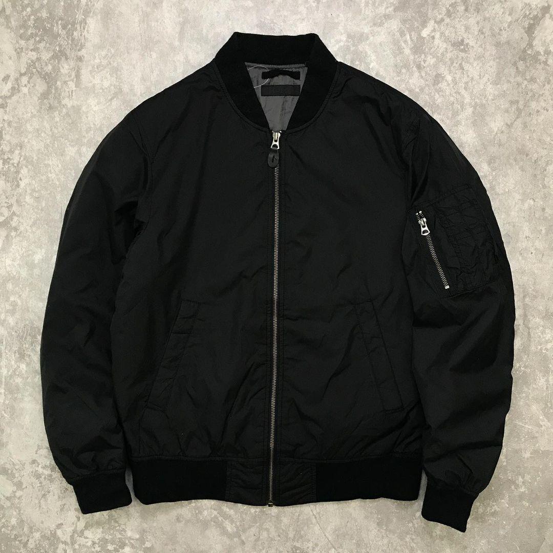 Uniqlo bomber jacket black on sale