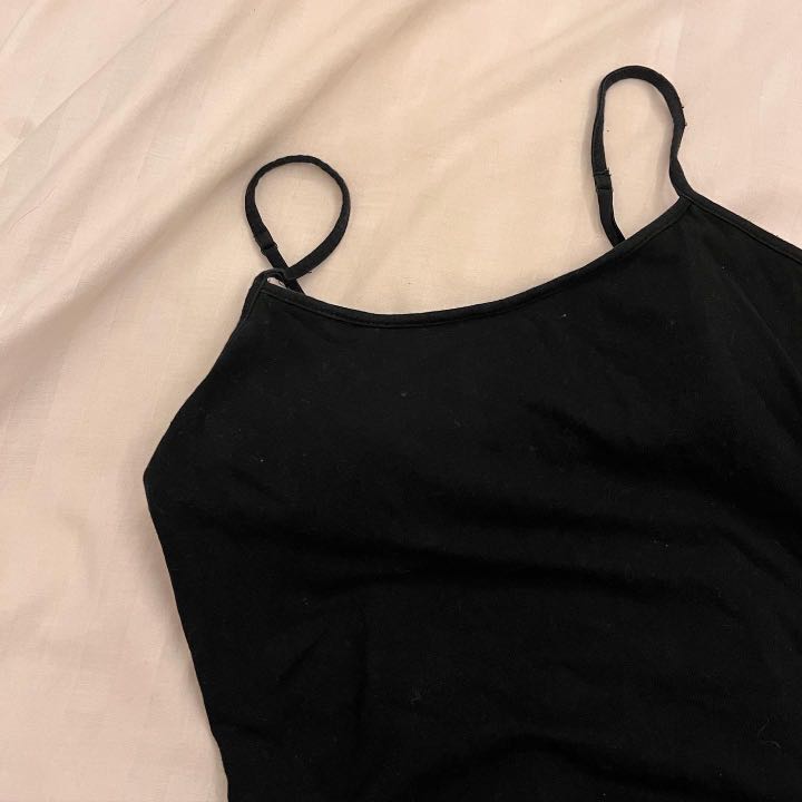 Tanktop hitam spaghetti strap padding 