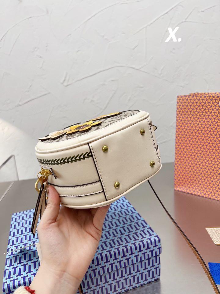 Tory Burch Round Crossbody Bag, Women's Fashion, Bags & Wallets, Cross